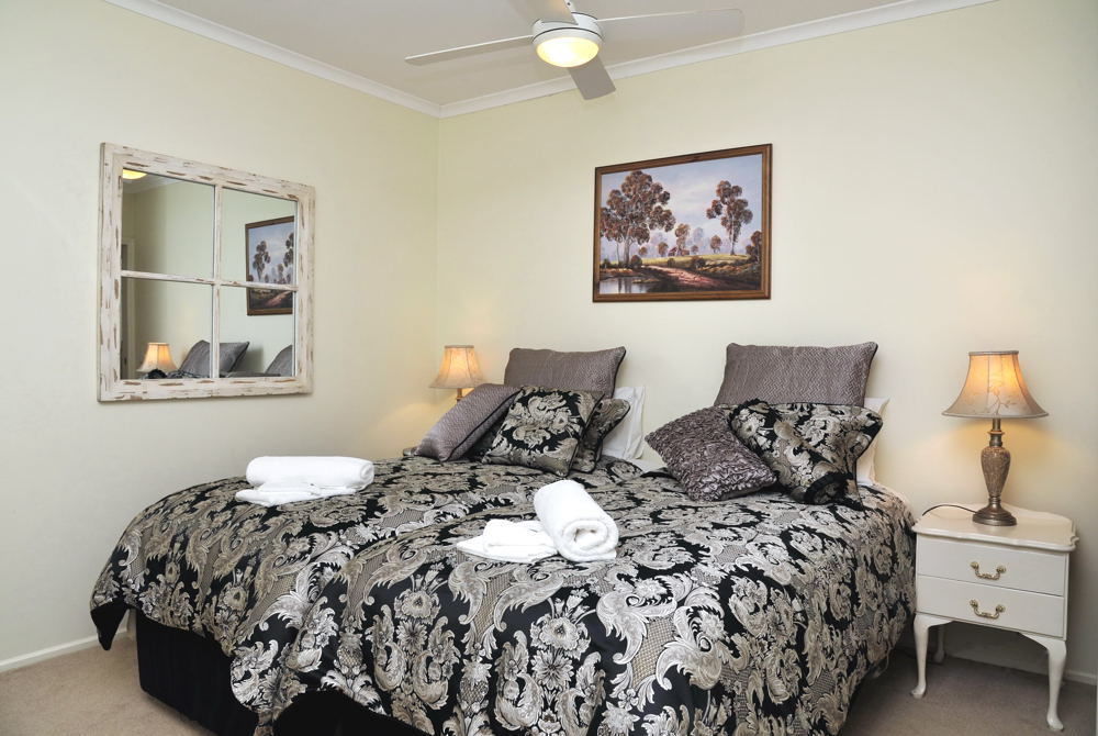 The Birch House - Silver Birches Accommodation Bright Ngoại thất bức ảnh